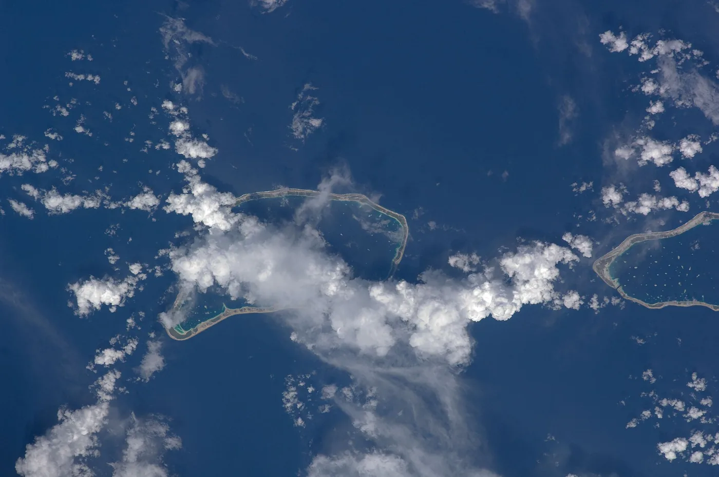 ISS018-E-24371 - View of the Tuamotus