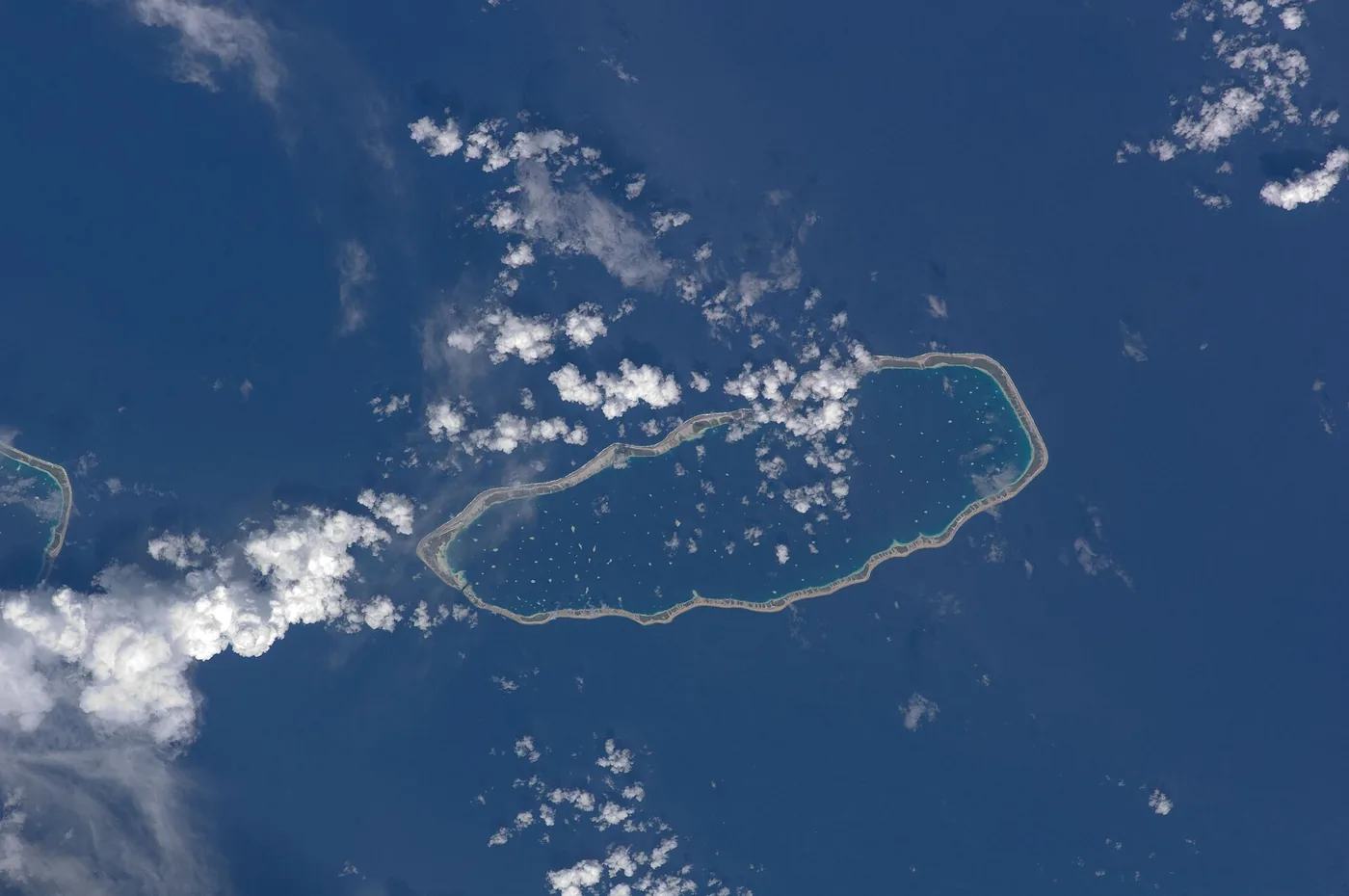 ISS018-E-24372 - View of the Tuamotus